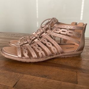 Gorgeous Earth Leather Sandals Size 8 New in Box!